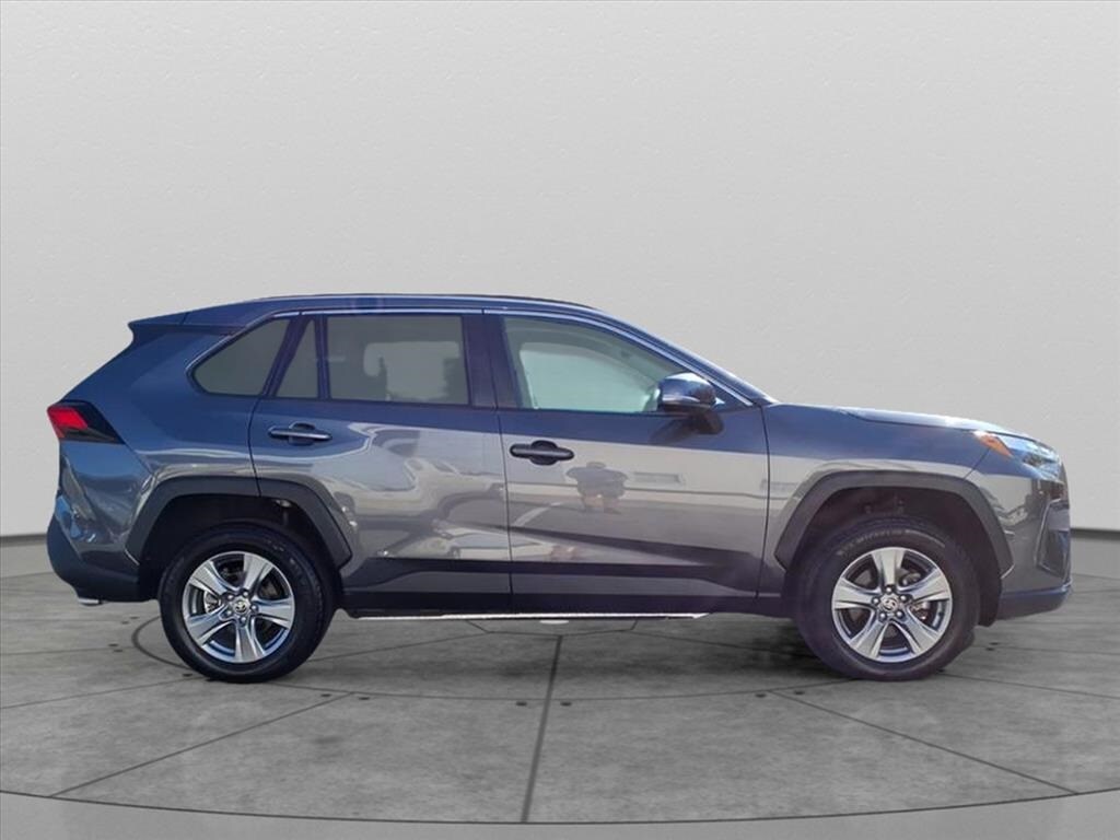 2023 Toyota RAV4 XLE photo 4