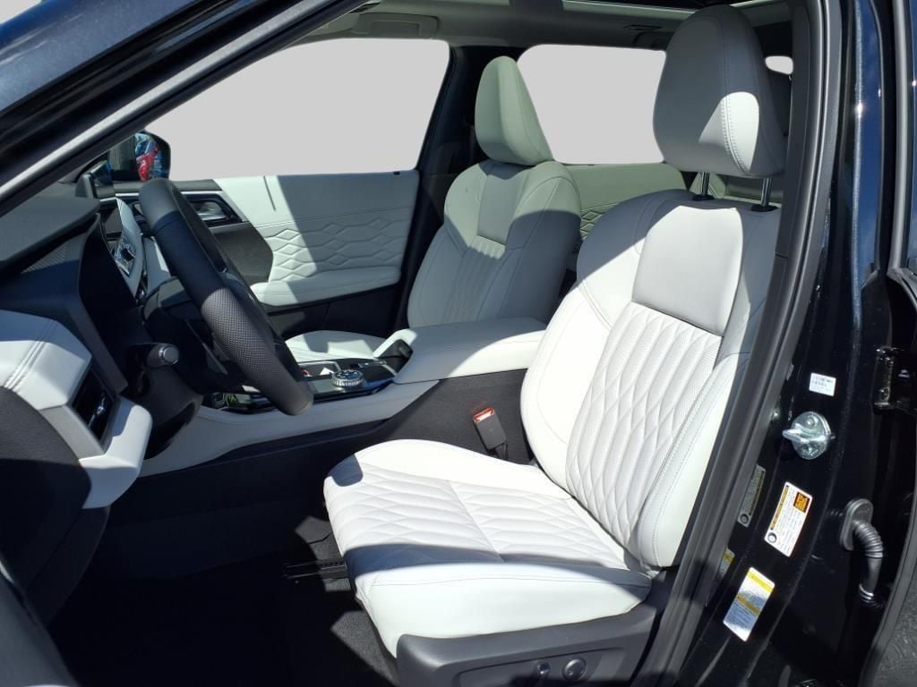 2025 Mitsubishi Outlander SEL Platinum Edition - Photo 13