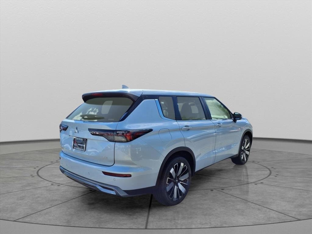 New 2025 Mitsubishi Outlander SE SUV