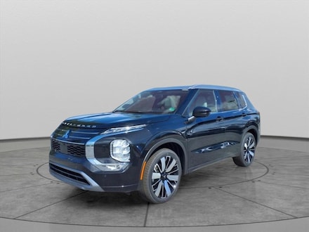 2025 Mitsubishi Outlander Platinum Edition SUV