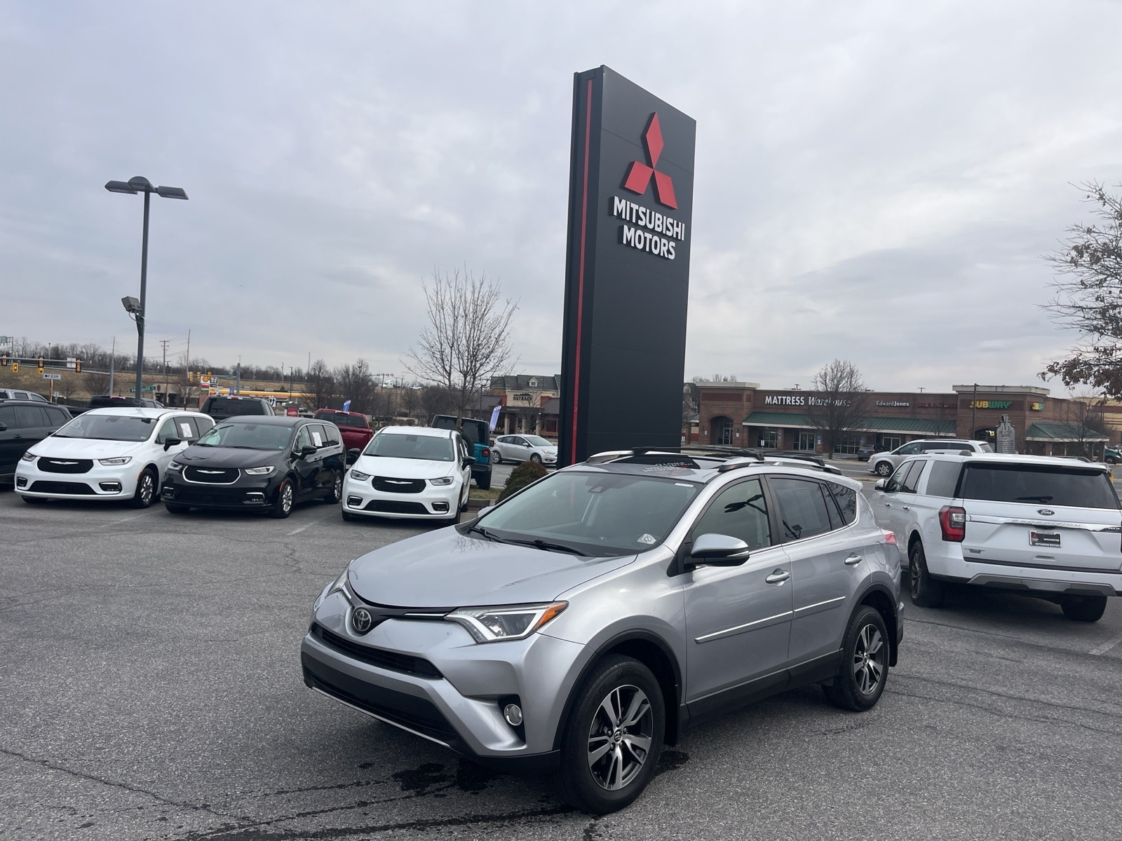 2018 Toyota RAV4 XLE's photo