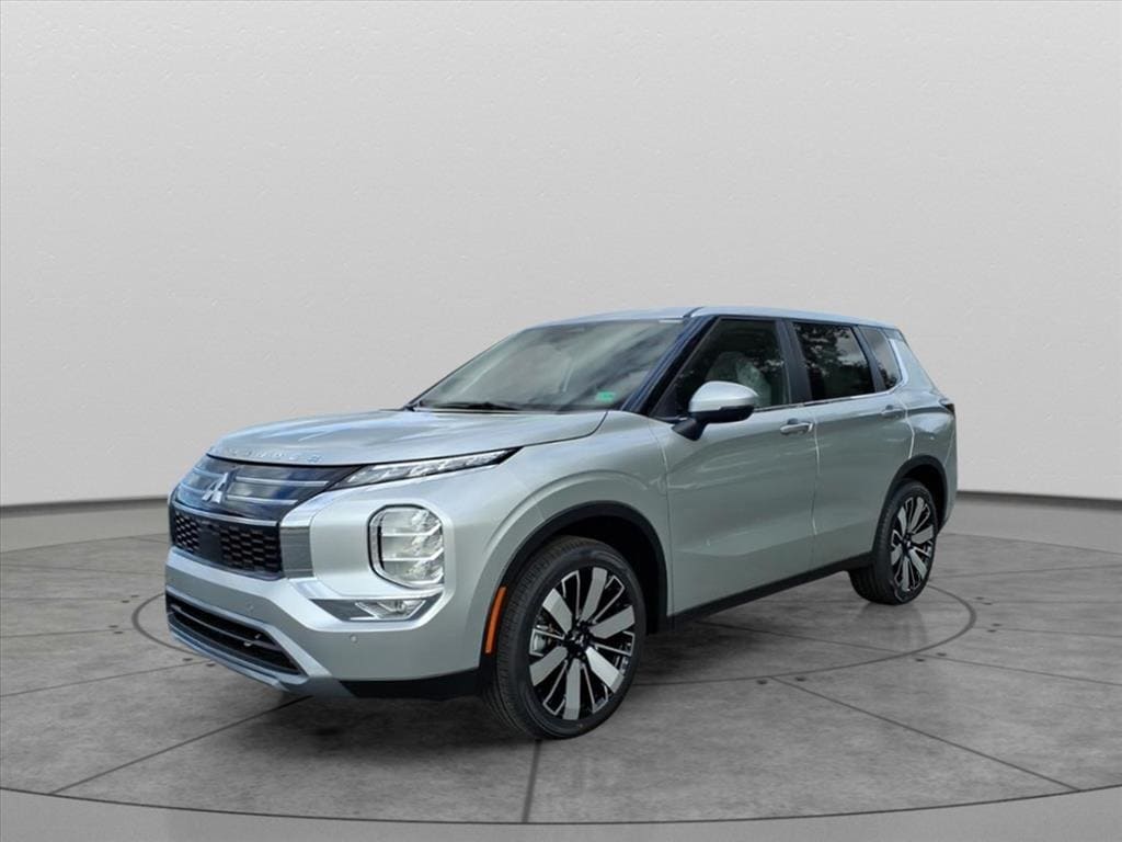 2025 Mitsubishi Outlander SE's photo