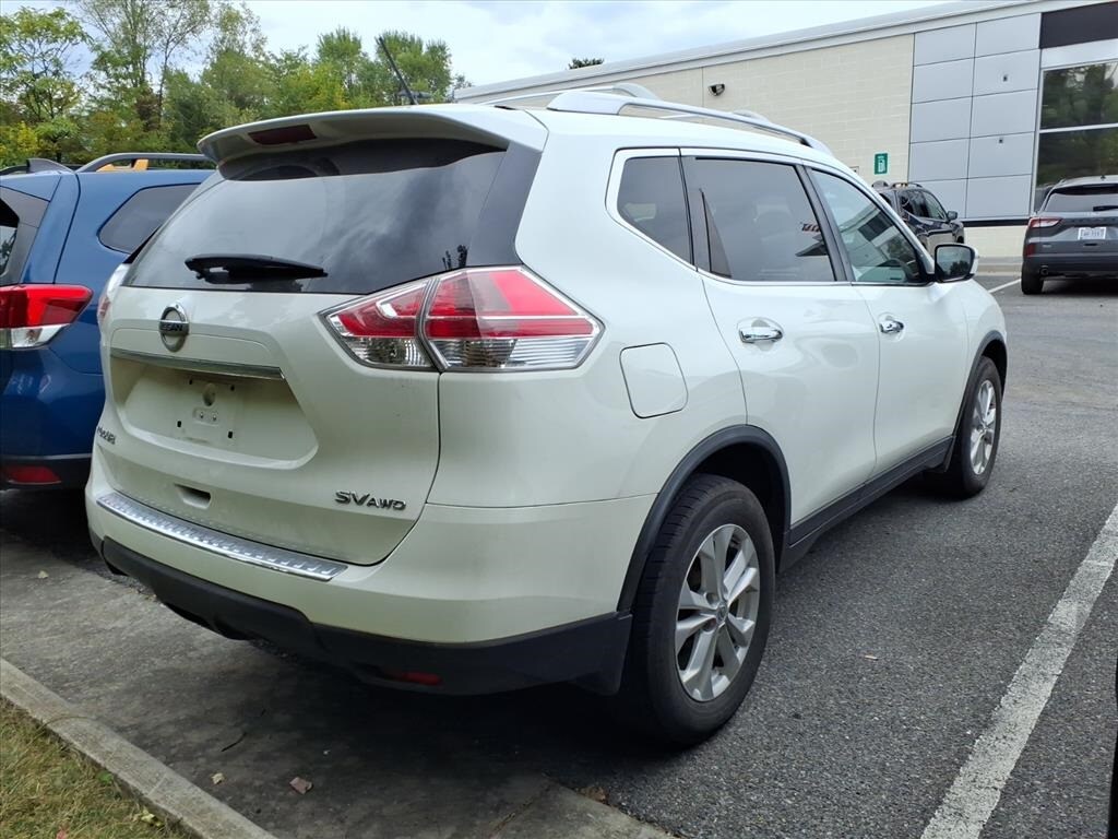 2016 Nissan Rogue SV photo 3