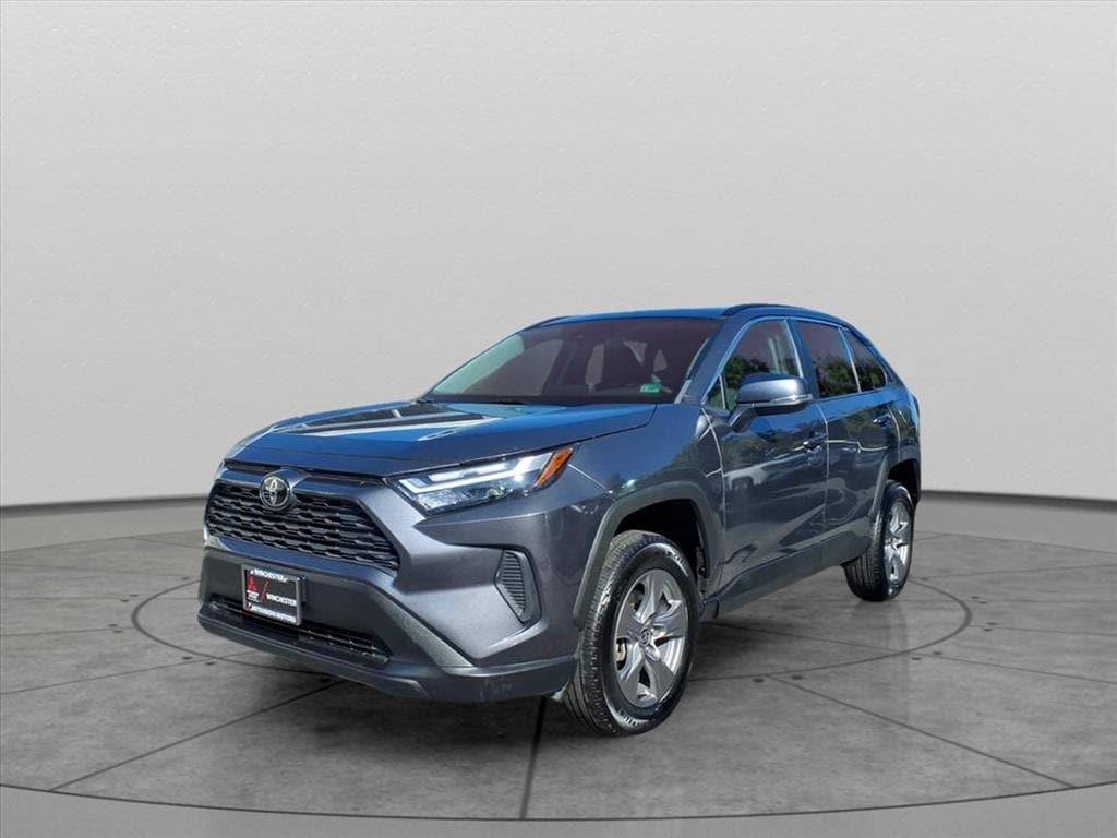 2023 Toyota RAV4 XLE's photo