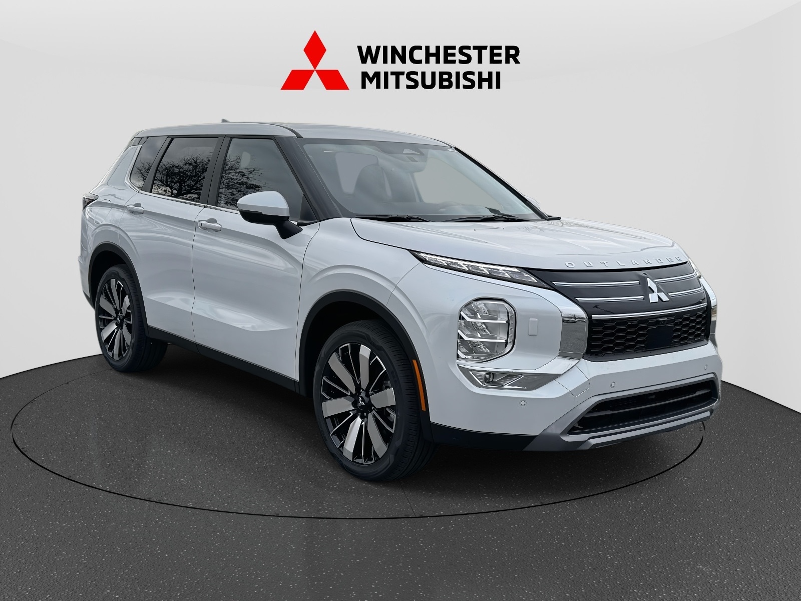 2025 Mitsubishi Outlander SE's photo