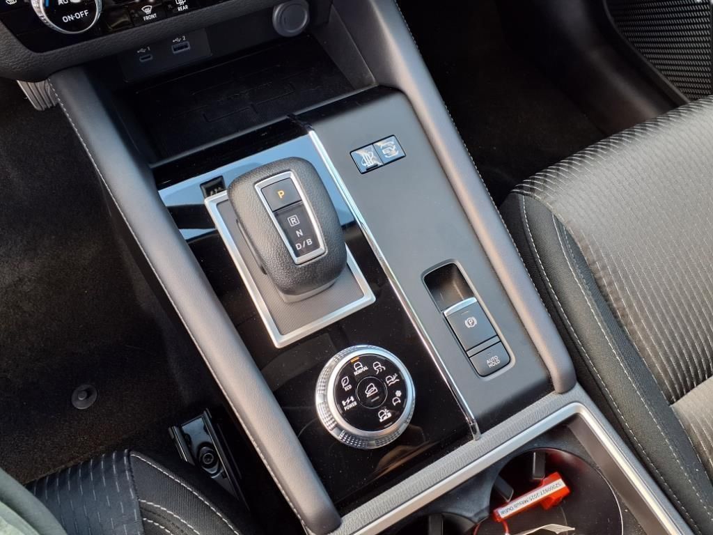 2025 Mitsubishi Outlander Plug-in Hybrid ES - Photo 20