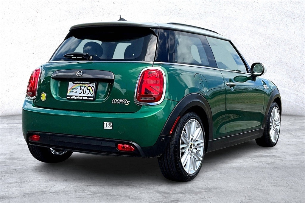 Used 2021 MINI Hardtop 2 Door SE with VIN WMWXP3C01M2P21992 for sale in Kailua, HI