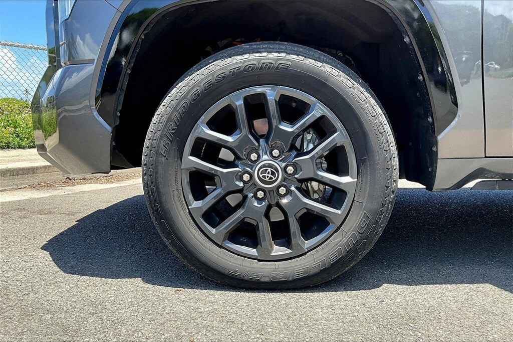 Image 8 of 2022 Toyota Tundra Hybrid Platinum Truck CrewMax