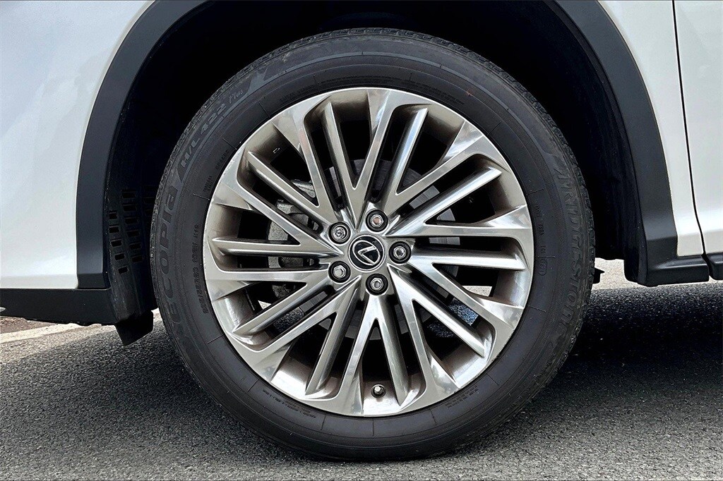 Image 8 of 2022 LEXUS RX 350L Luxury SUV