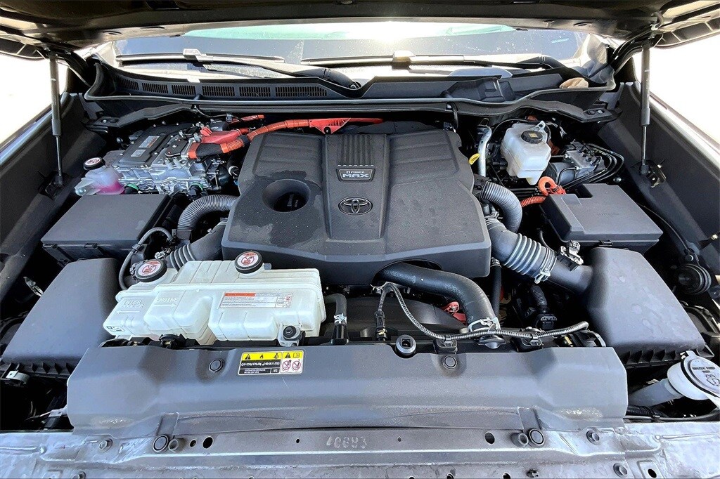 Image 9 of 2022 Toyota Tundra Hybrid Platinum Truck CrewMax