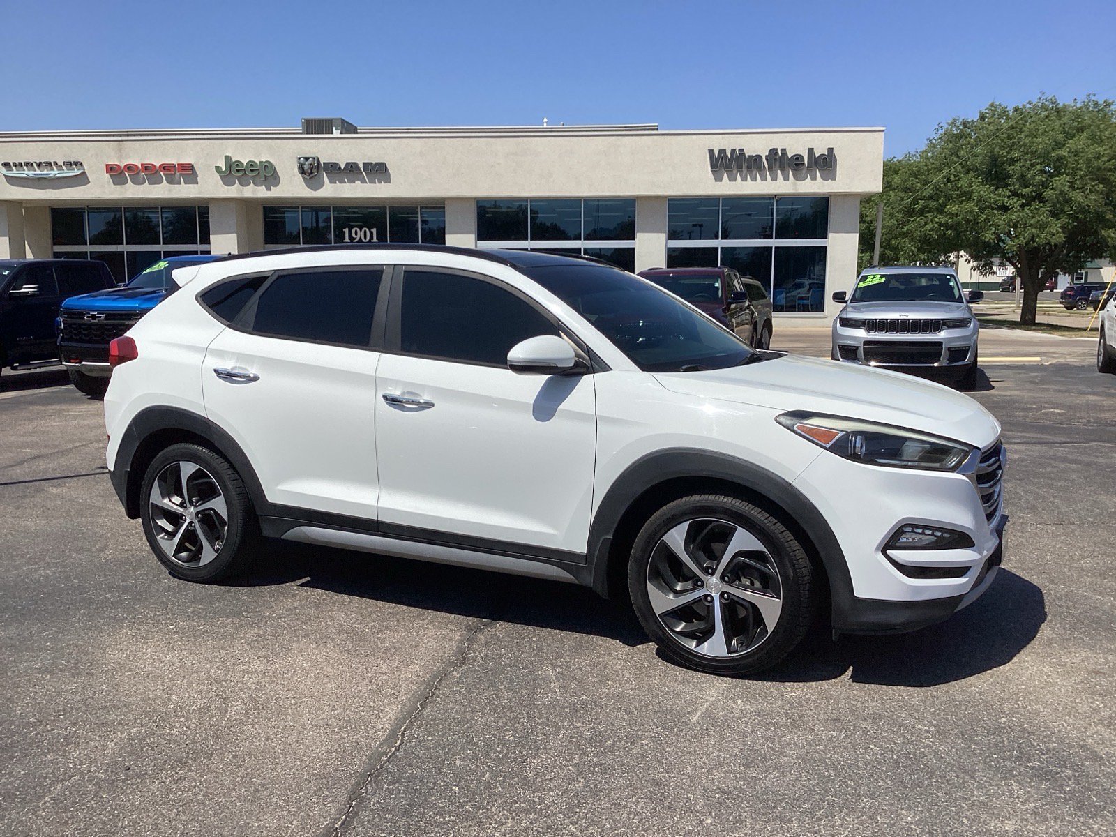 Used 2017 Hyundai Tucson Limited with VIN KM8J33A22HU293624 for sale in Winfield, KS