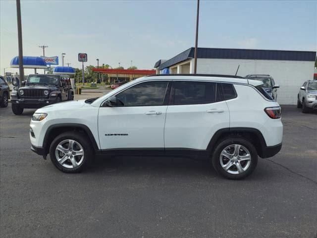 Used 2023 Jeep Compass Latitude with VIN 3C4NJDBN1PT550338 for sale in Winfield, KS