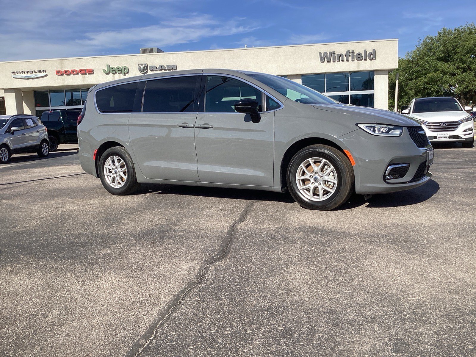 2025 Chrysler Pacifica Select