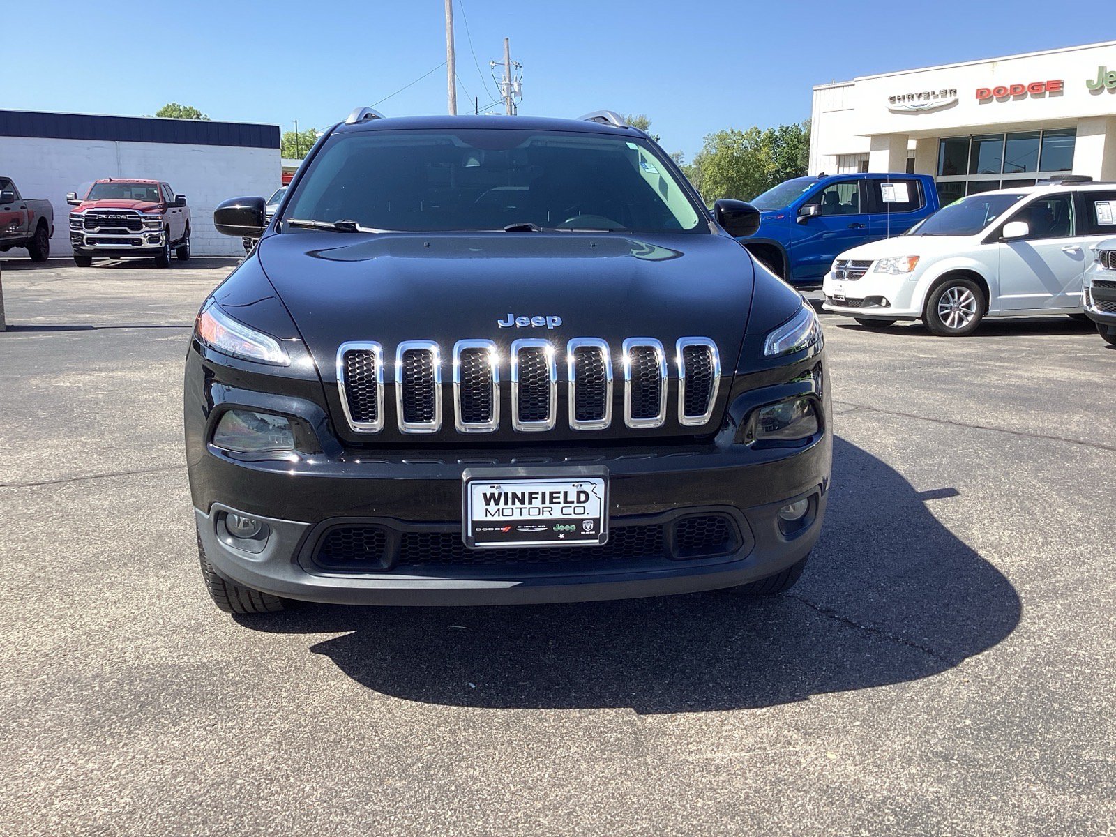 Used 2018 Jeep Cherokee Latitude Plus with VIN 1C4PJMLX4JD555720 for sale in Winfield, KS