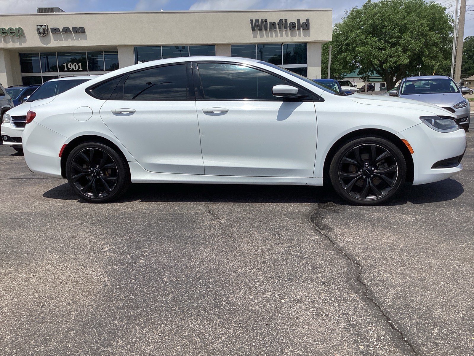 2016 Chrysler 200 S's photo