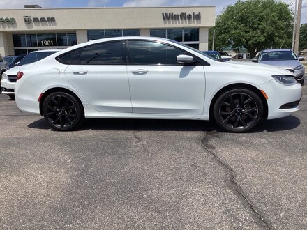 2016 Chrysler 200 S Sedan