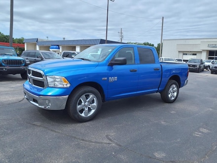 2024 Ram 1500 Classic TRADESMAN CREW CAB 4X4 5'7 BOX Pickup