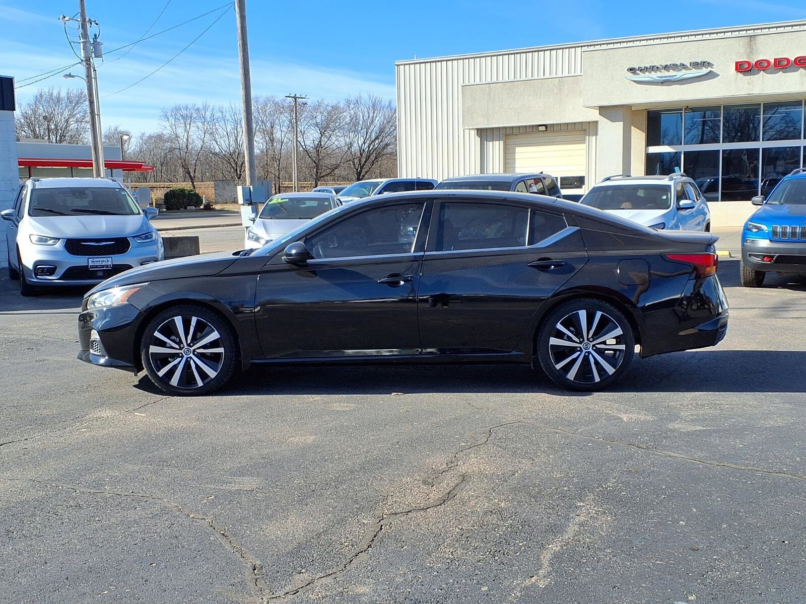 Used 2021 Nissan Altima SR with VIN 1N4BL4CV3MN345830 for sale in Winfield, KS