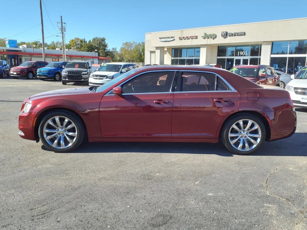 Used 2019 Chrysler 300 Touring with VIN 2C3CCAAG9KH605000 for sale in Winfield, KS