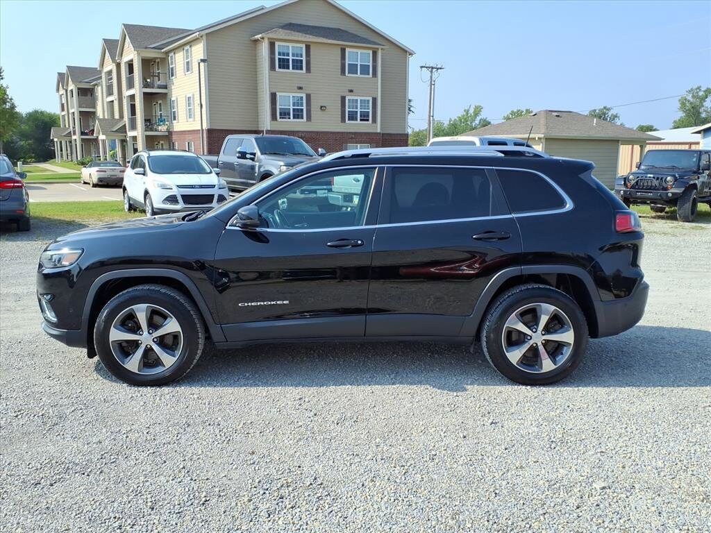 Used 2019 Jeep Cherokee Limited with VIN 1C4PJMDX1KD252202 for sale in Winfield, KS