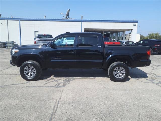 Used 2019 Toyota Tacoma SR5 with VIN 5TFCZ5AN5KX194111 for sale in Winfield, KS