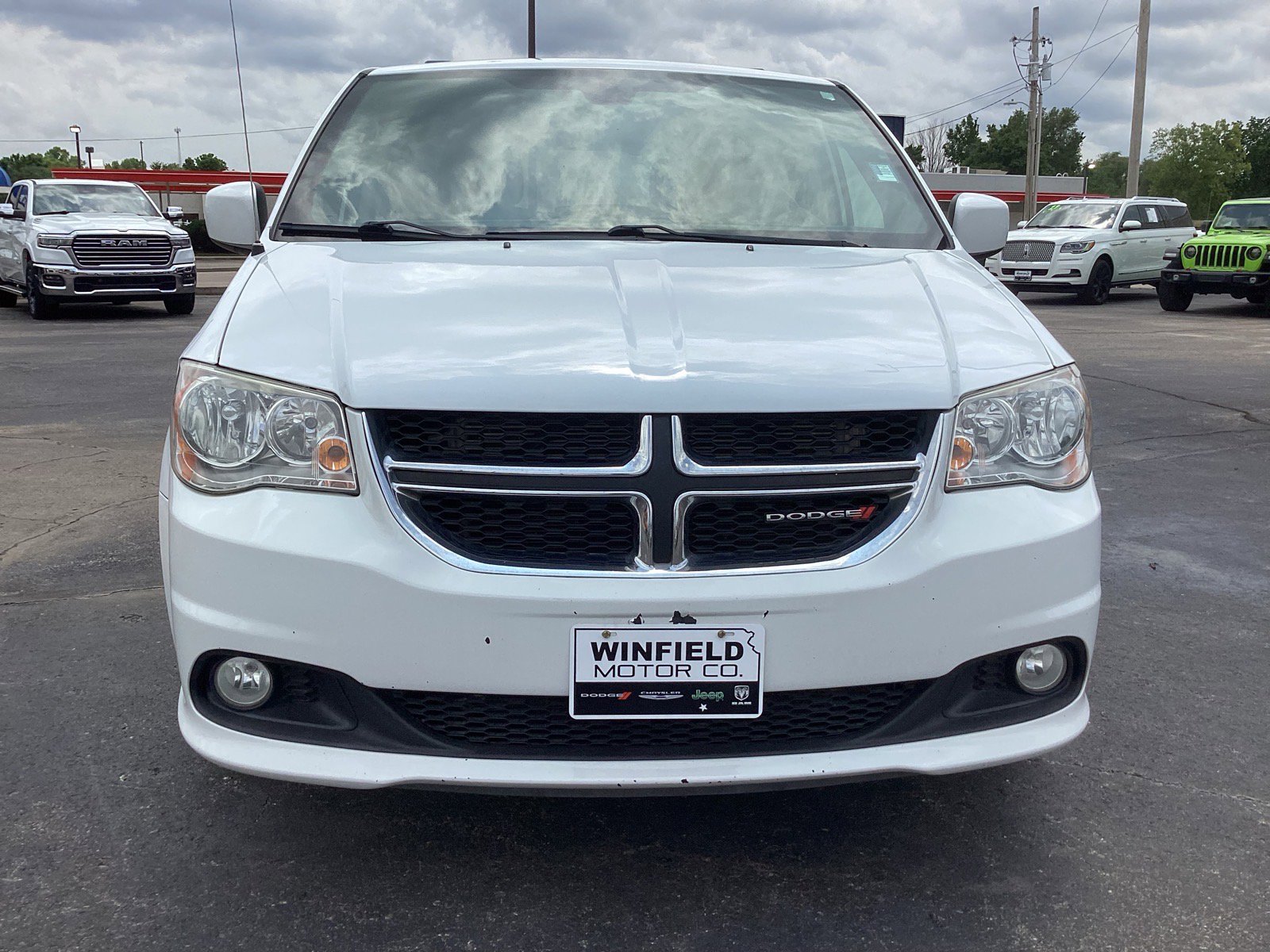 Used 2019 Dodge Grand Caravan SXT with VIN 2C4RDGCG1KR558090 for sale in Winfield, KS