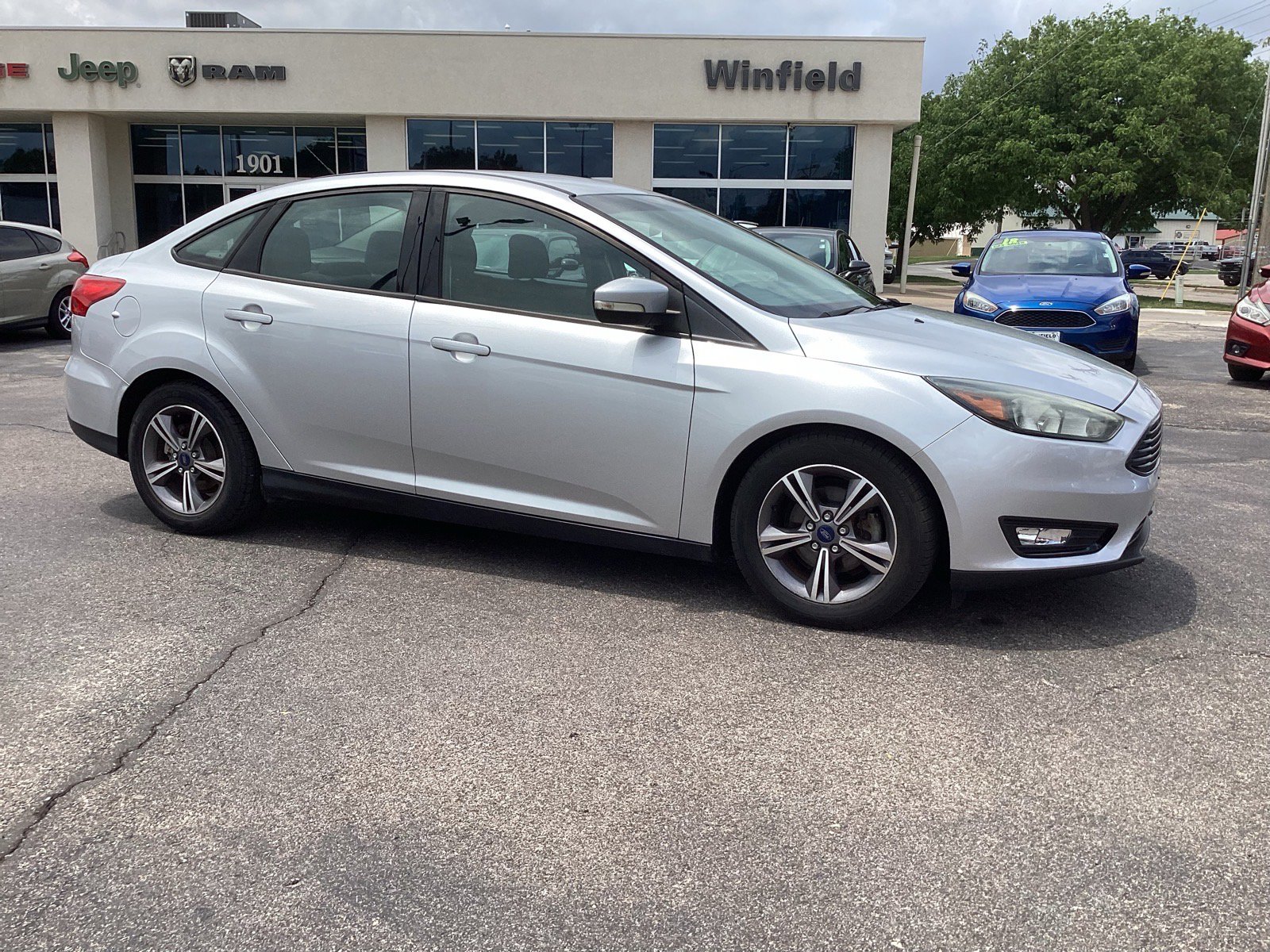 2017 Ford Focus Sedan SE's photo