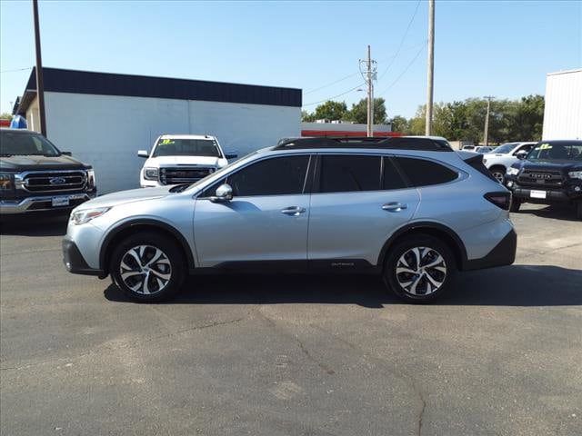 Used 2022 Subaru Outback Limited with VIN 4S4BTAMC6N3192682 for sale in Winfield, KS