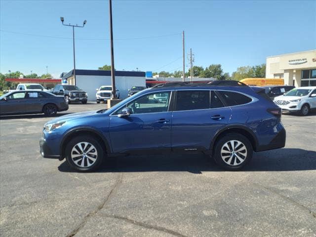 Used 2020 Subaru Outback Premium with VIN 4S4BTACC8L3120266 for sale in Winfield, KS