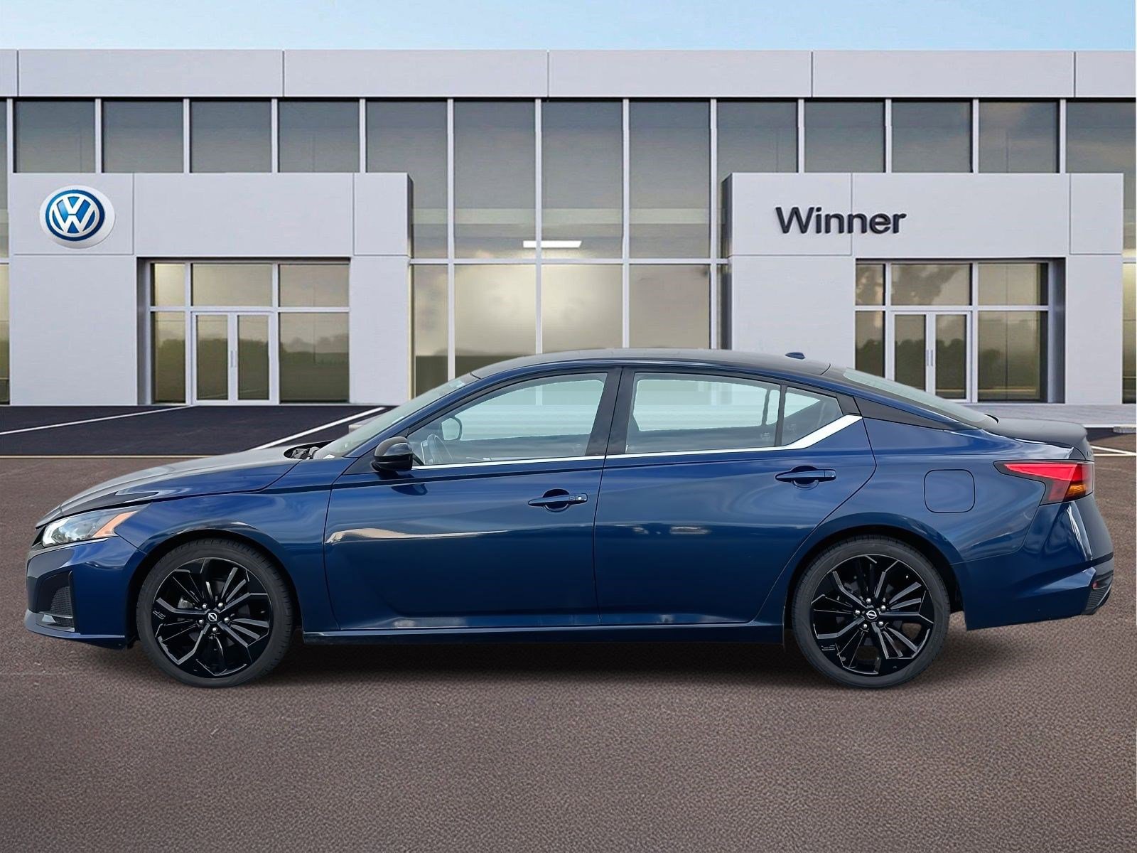 2023 Nissan Altima 2.5 SR photo 2