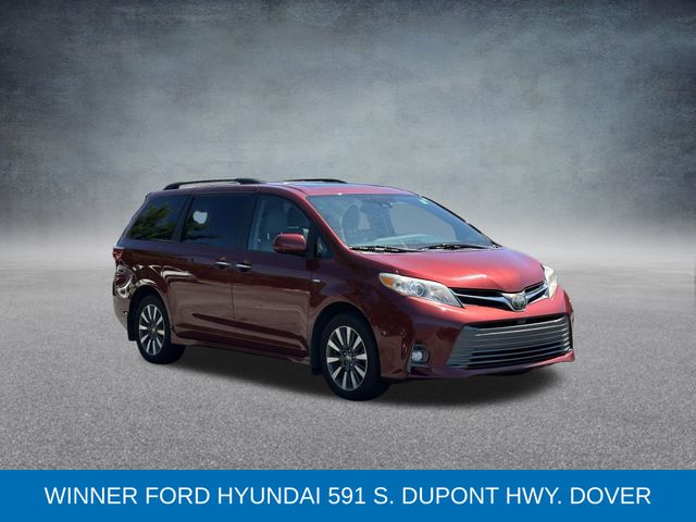 2020 Toyota Sienna XLE photo 3