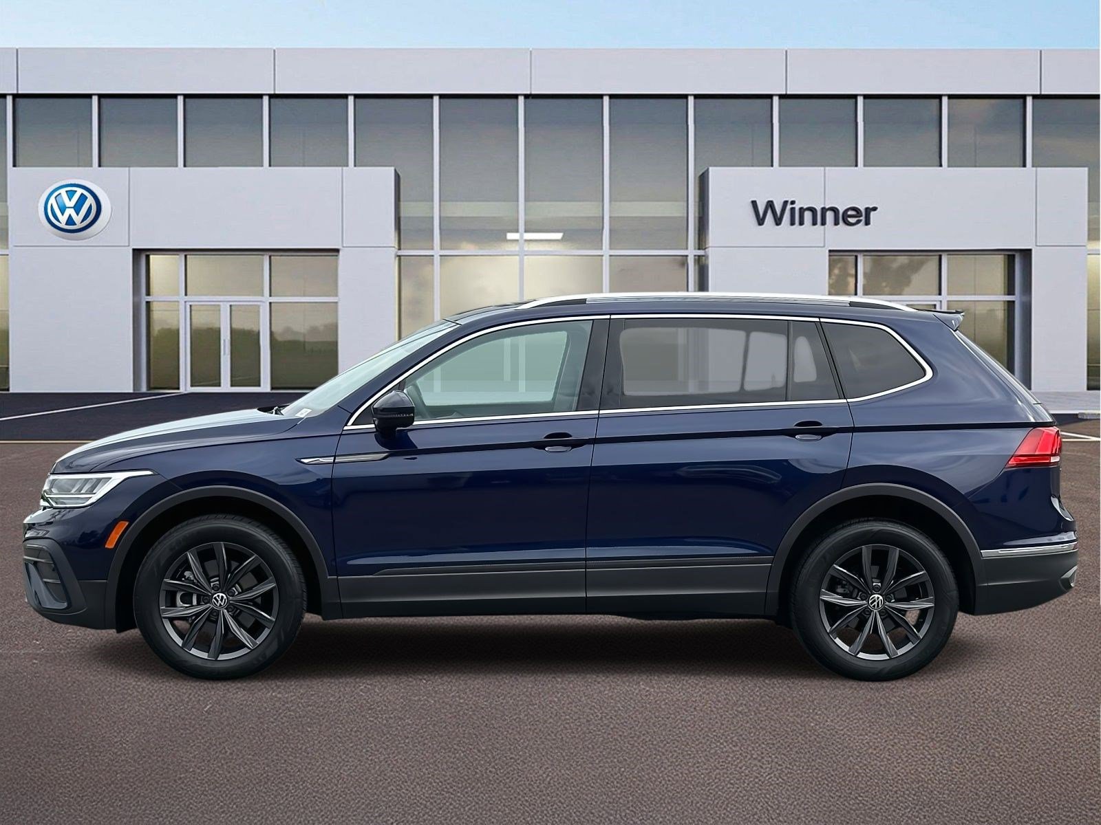 2022 Volkswagen Tiguan SE photo 2