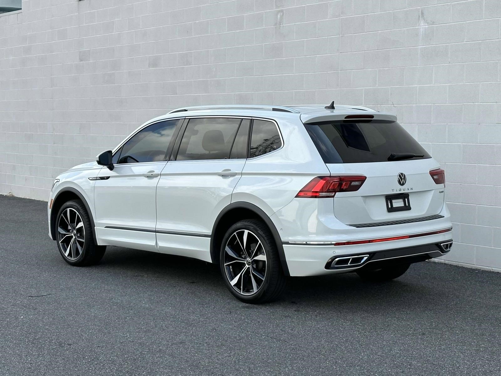 Used 2023 Volkswagen Tiguan SEL R-LINE with VIN 3VV4B7AX3PM130394 for sale in Dover, DE