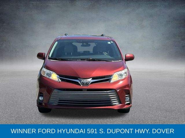 2020 Toyota Sienna XLE photo 2