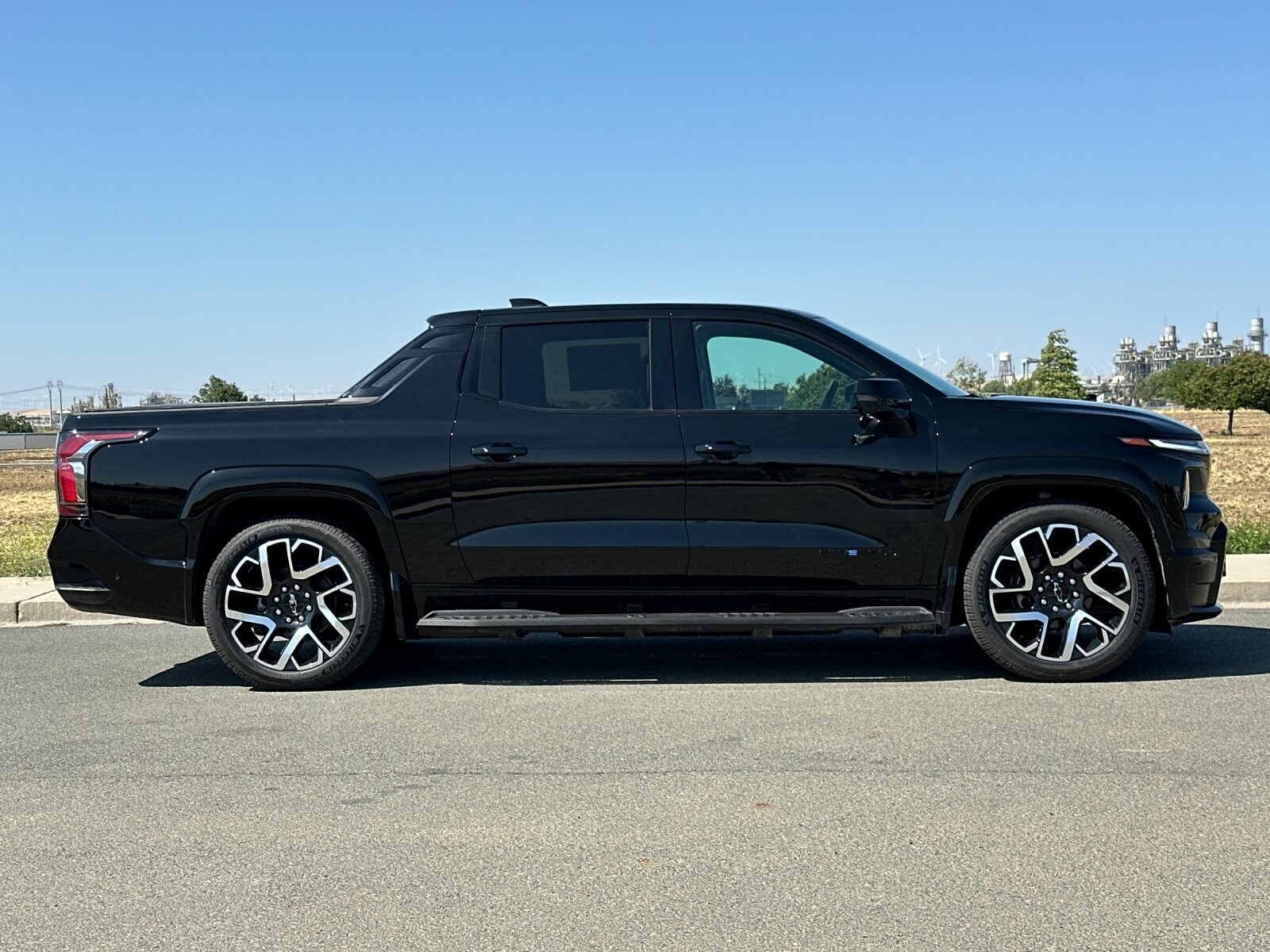 2024 Chevrolet Silverado EV RST photo 3
