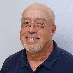 Staff member Alejandro Avila from ID_578f10438262