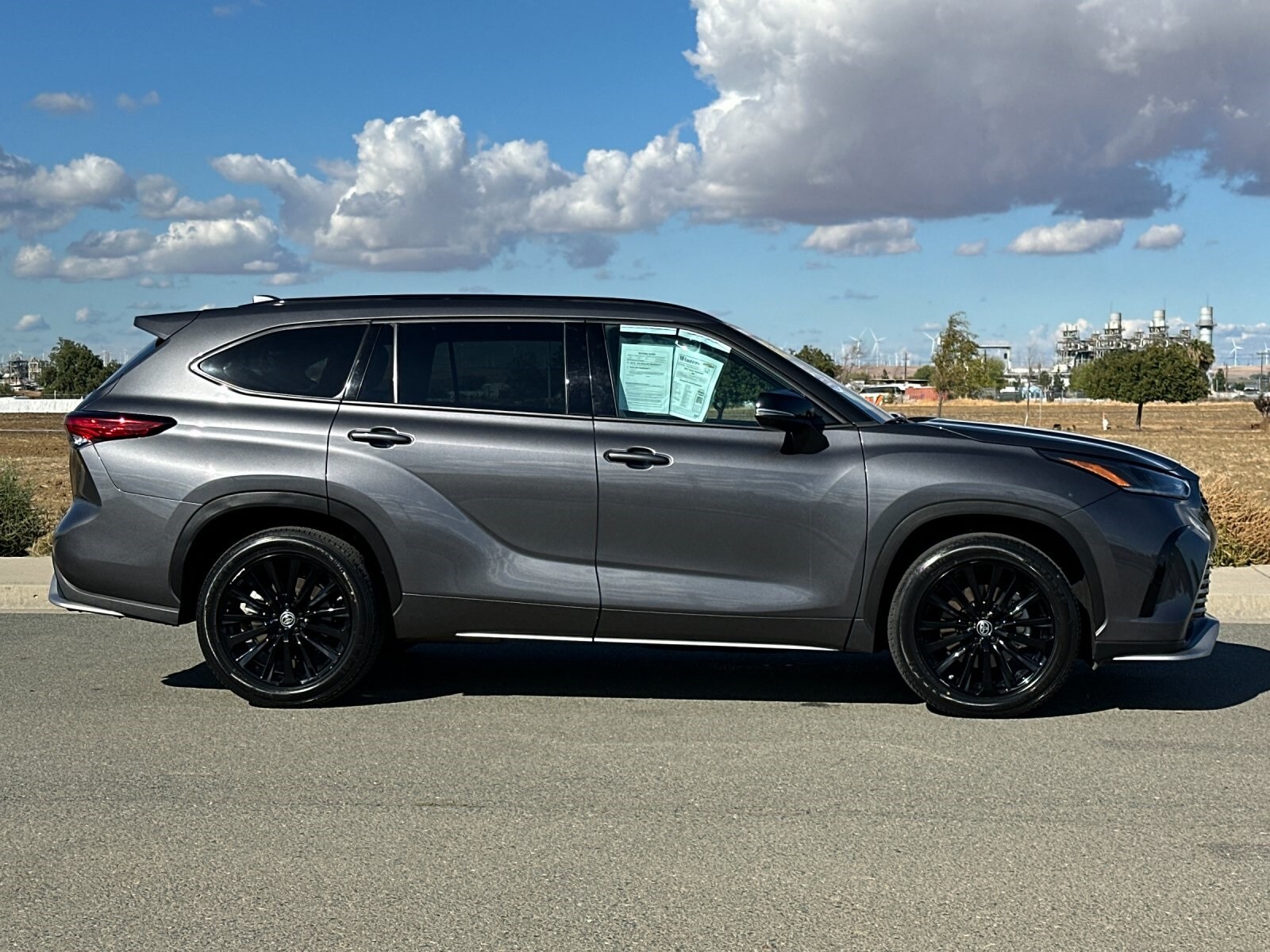 2023 Toyota Highlander XSE photo 2