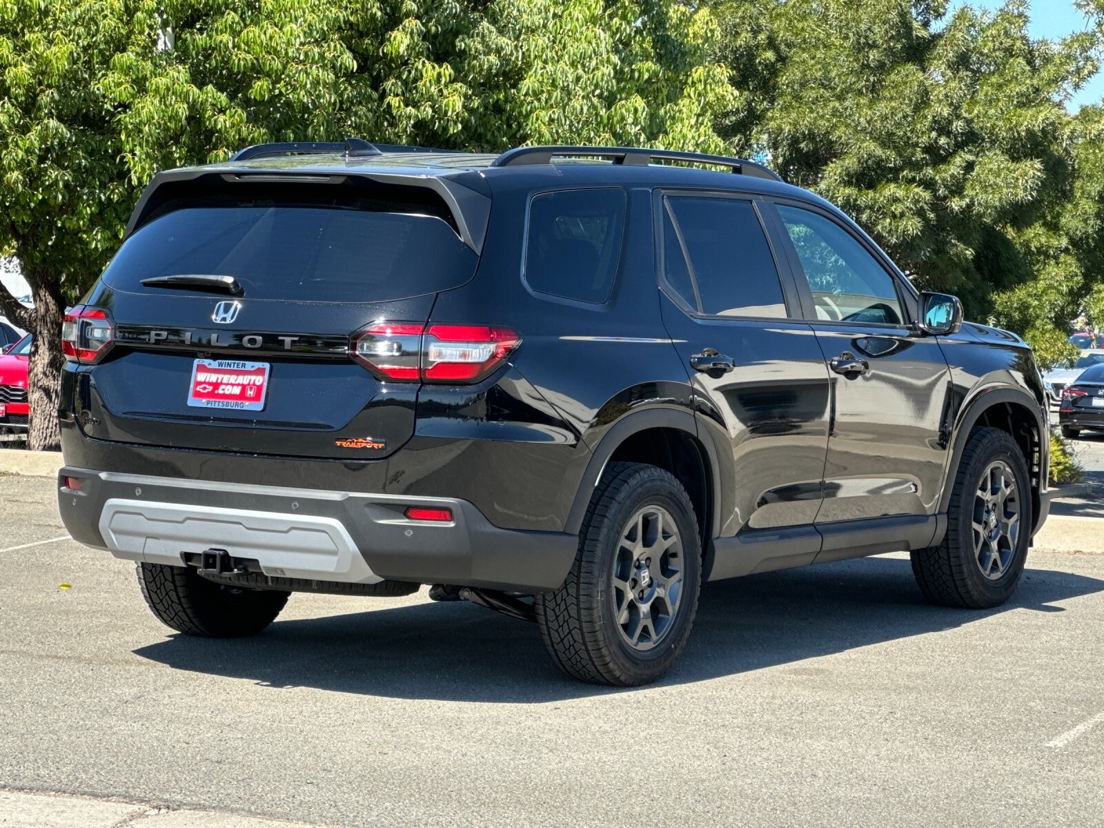 2025 Honda Pilot TrailSport photo 2