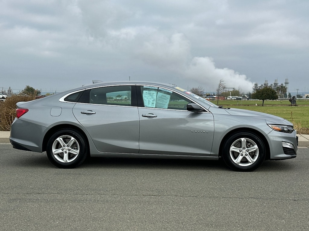 2023 Chevrolet Malibu 1LT photo 3
