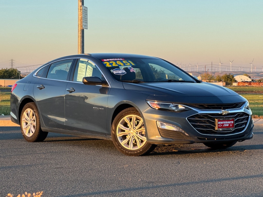 2024 Chevrolet Malibu 1LT photo 2