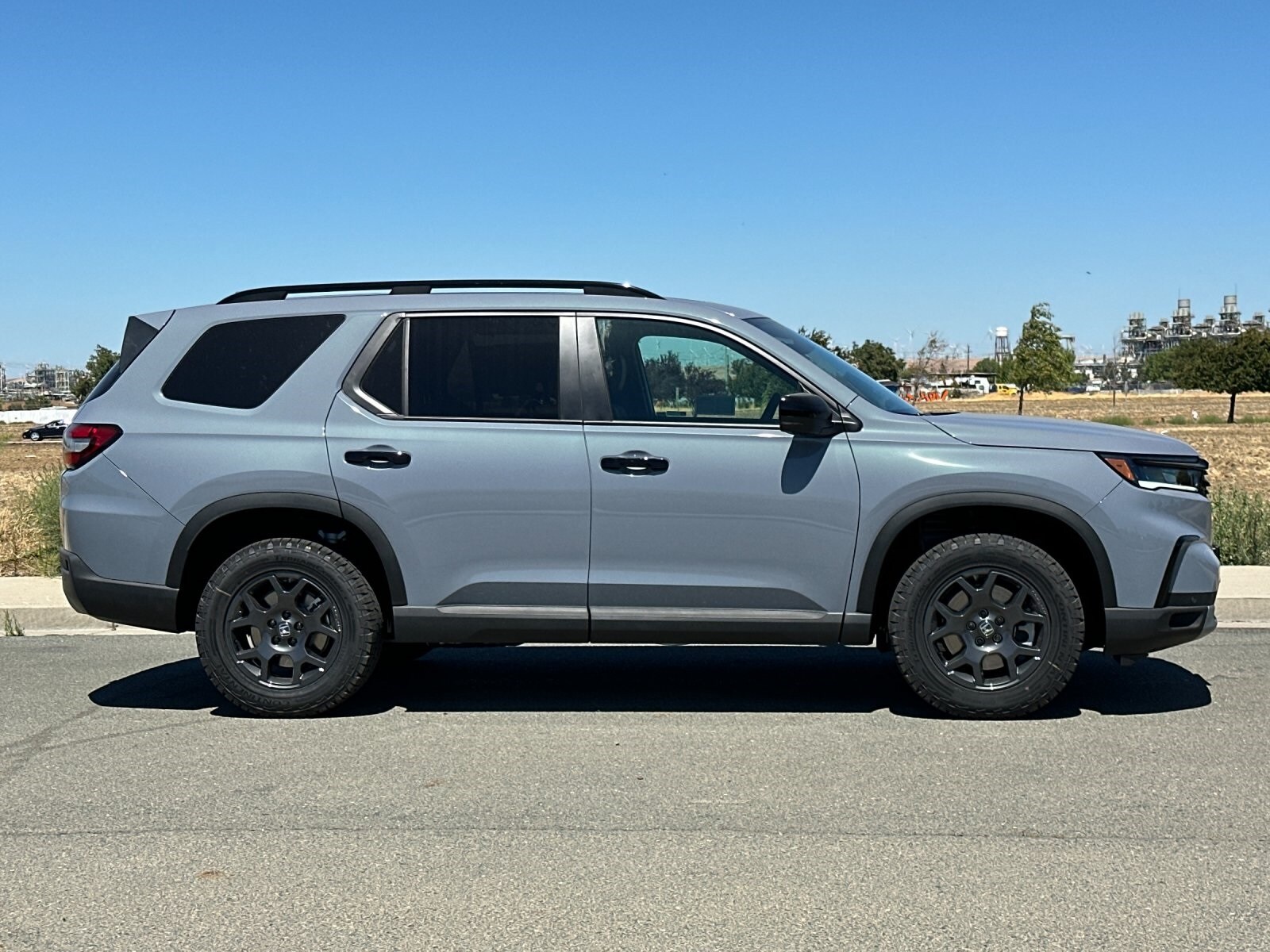 2025 Honda Pilot TrailSport photo 3