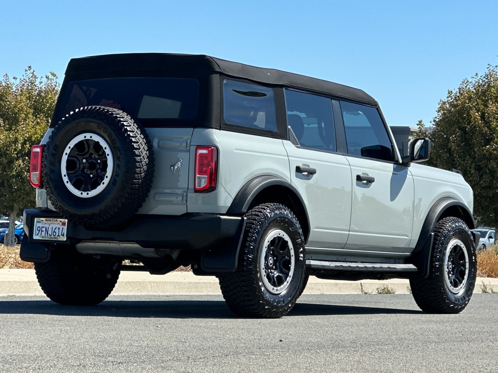 2023 Ford Bronco Base photo 4