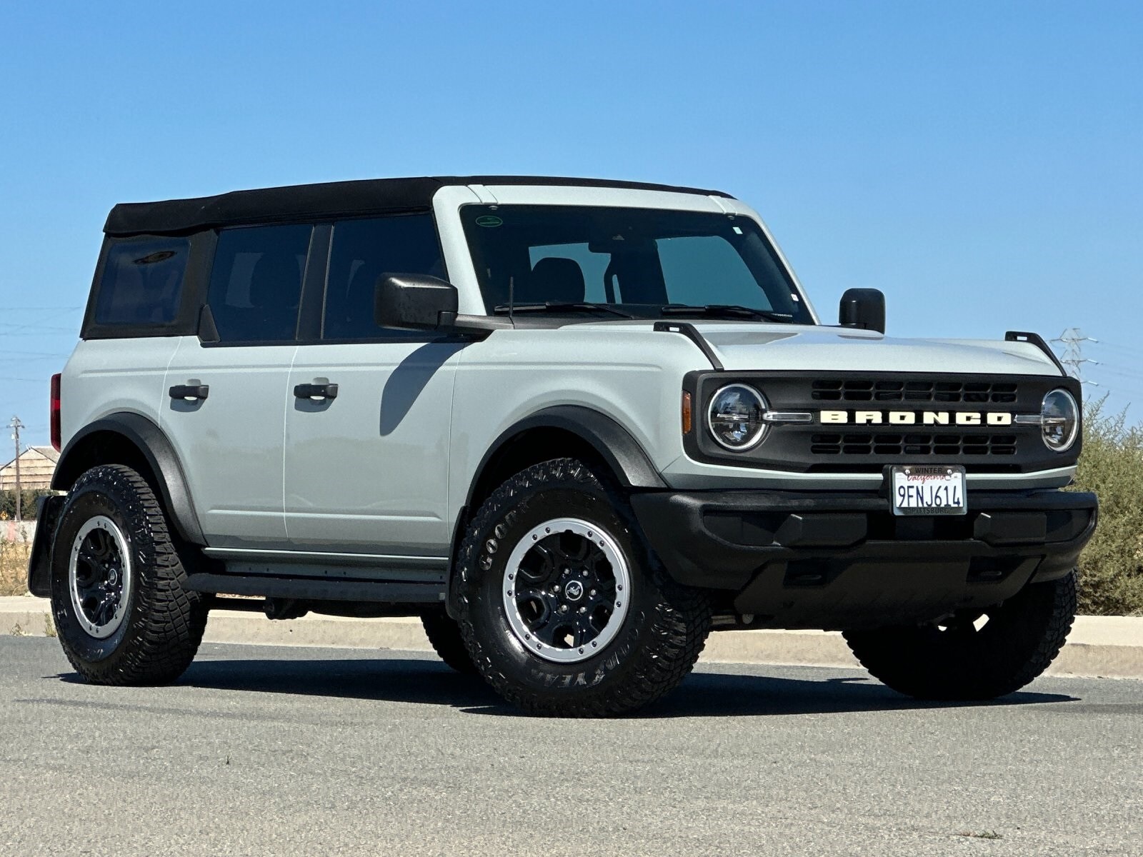 2023 Ford Bronco Base photo 2