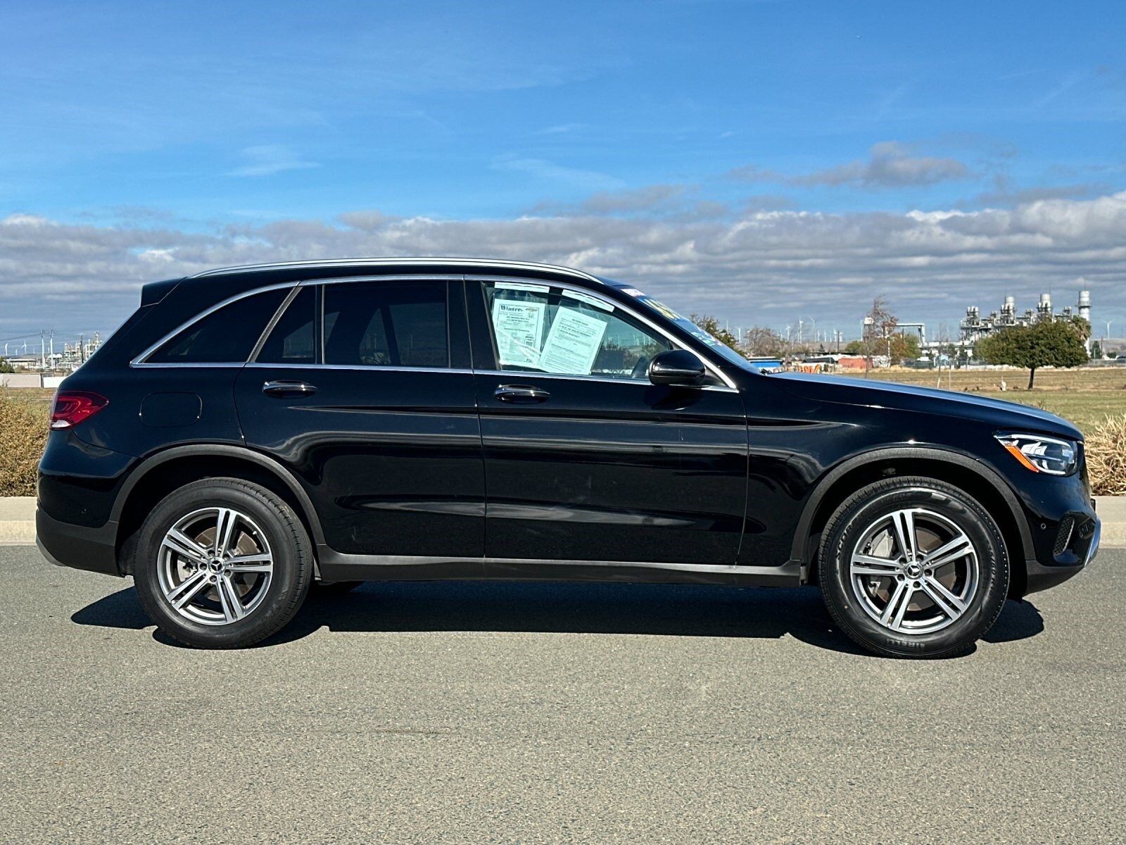 2022 Mercedes Benz GLC 300 photo 3