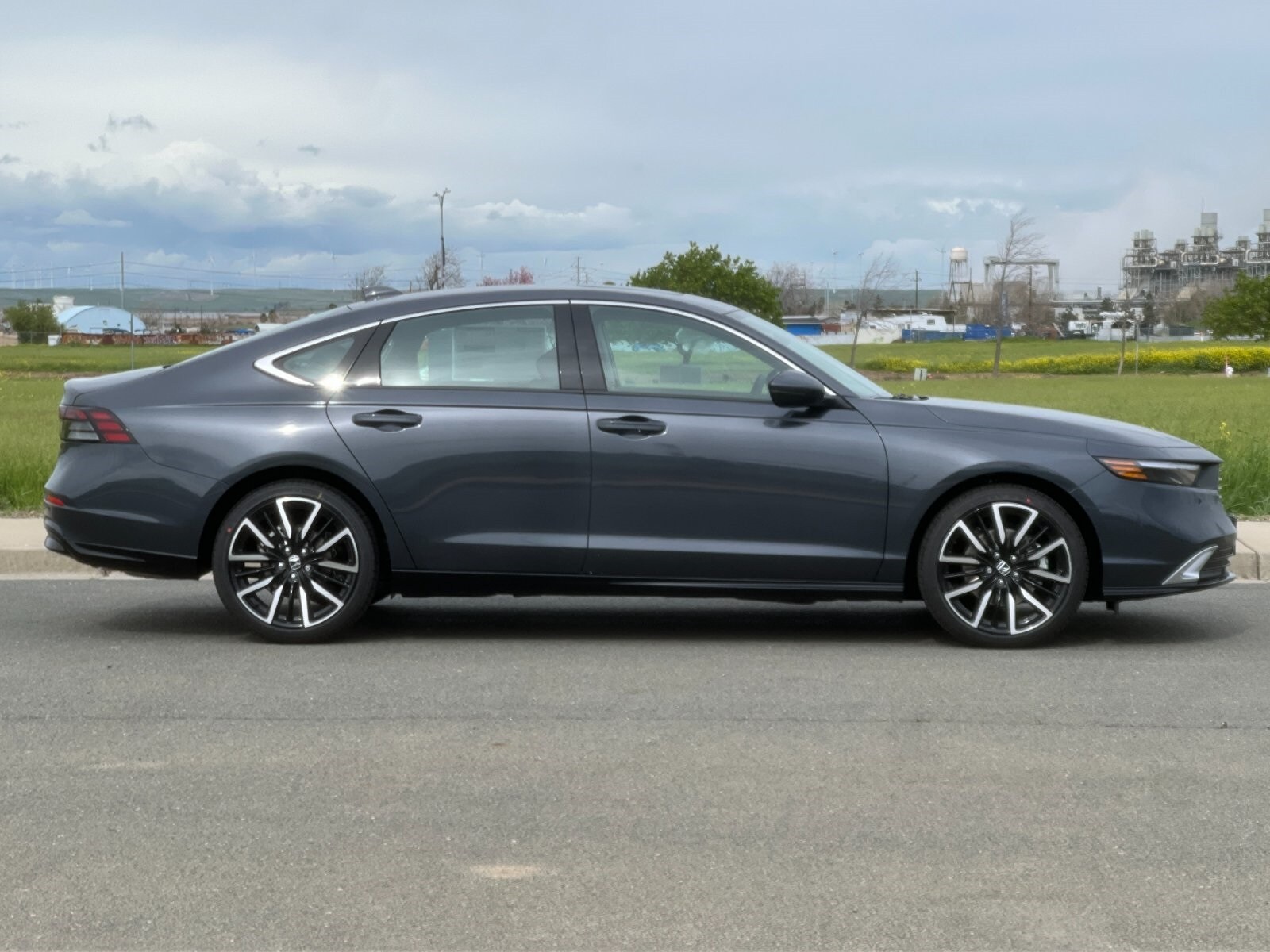 2025 Honda Accord Hybrid Touring photo 2