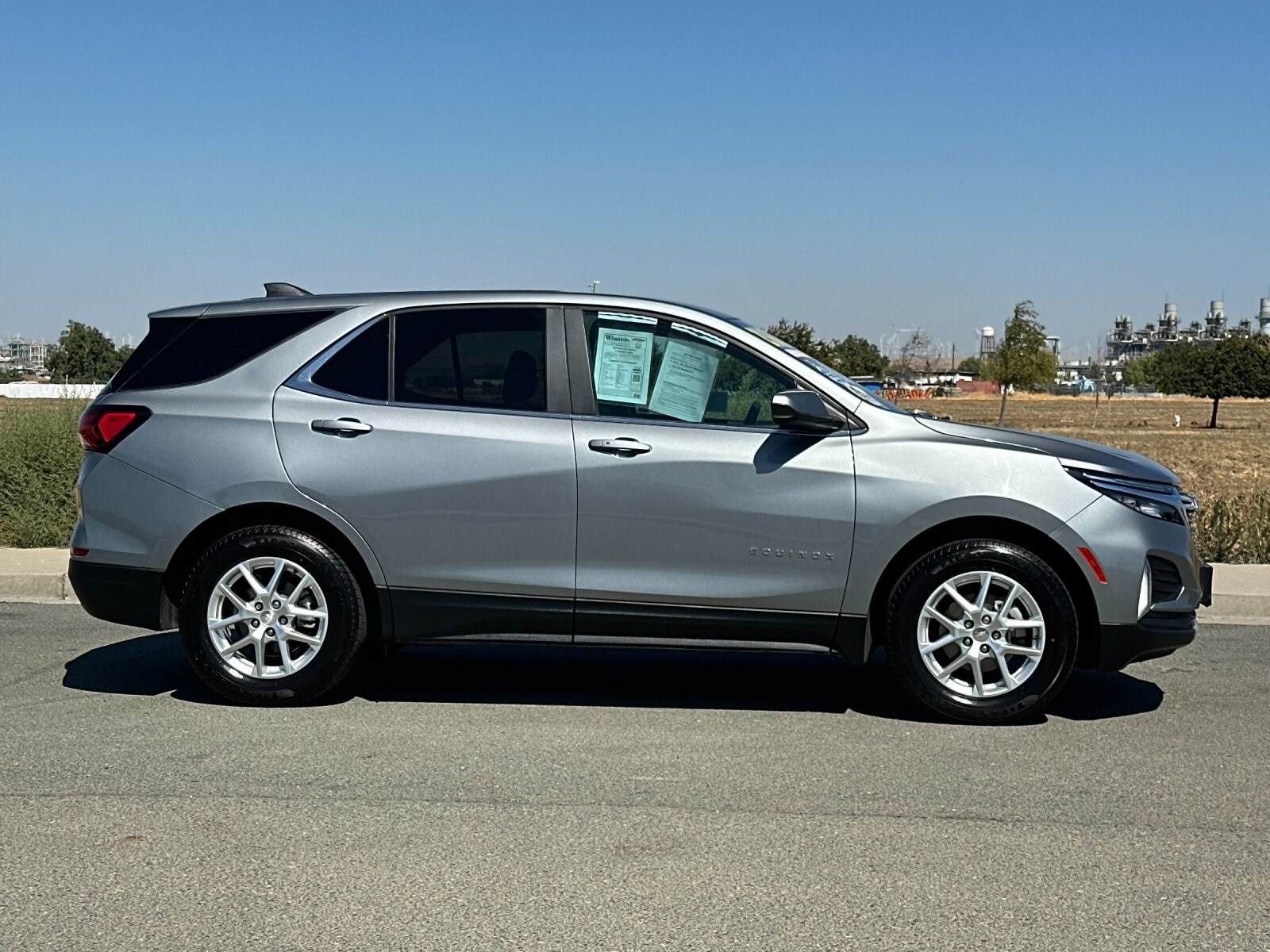 2023 Chevrolet Equinox LT photo 3