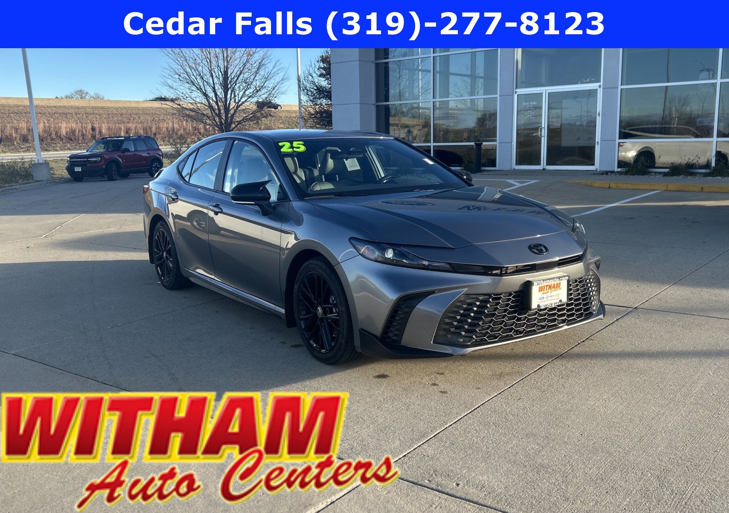 2025 Toyota Camry SE's photo