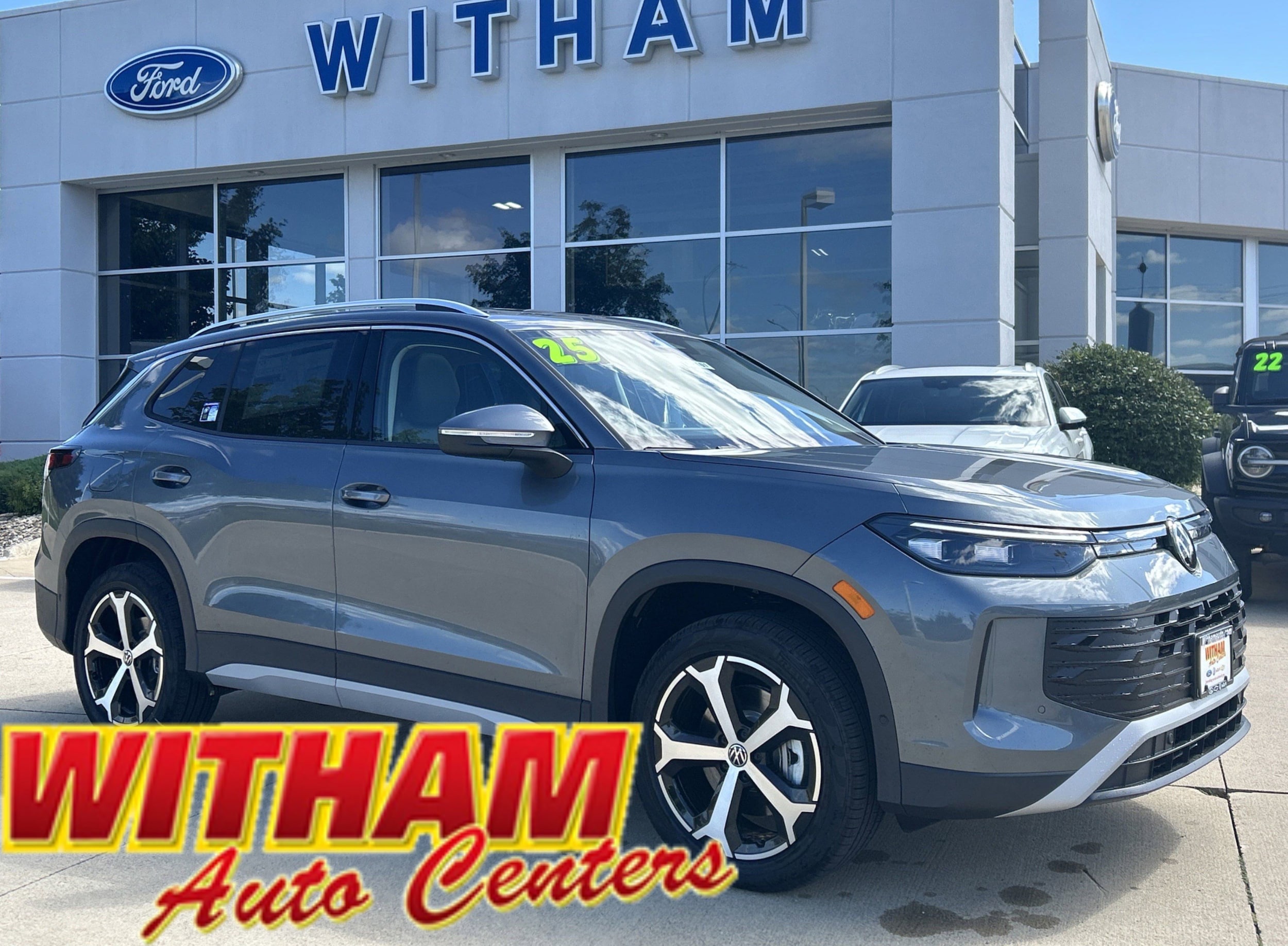 2025 Volkswagen Tiguan SE's photo