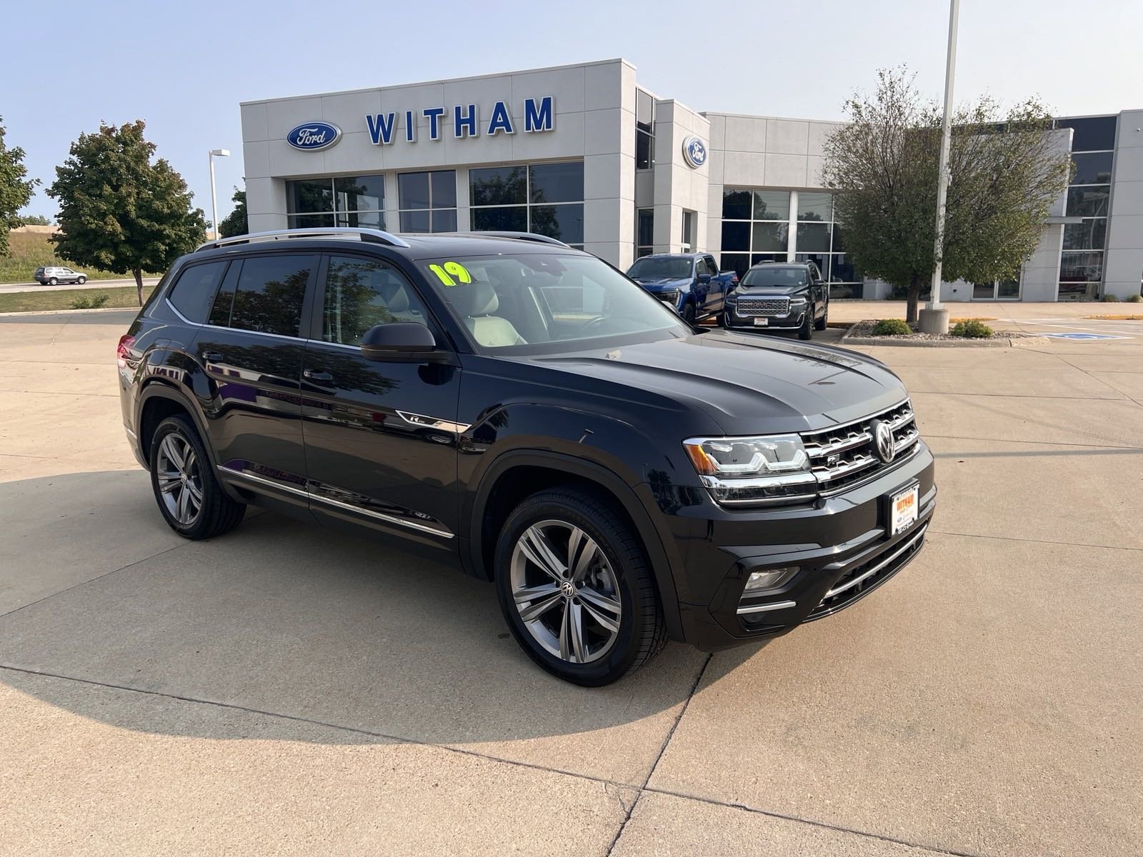 Used 2019 Volkswagen Atlas SEL R-Line with VIN 1V2RR2CA8KC619040 for sale in Cedar Falls, IA