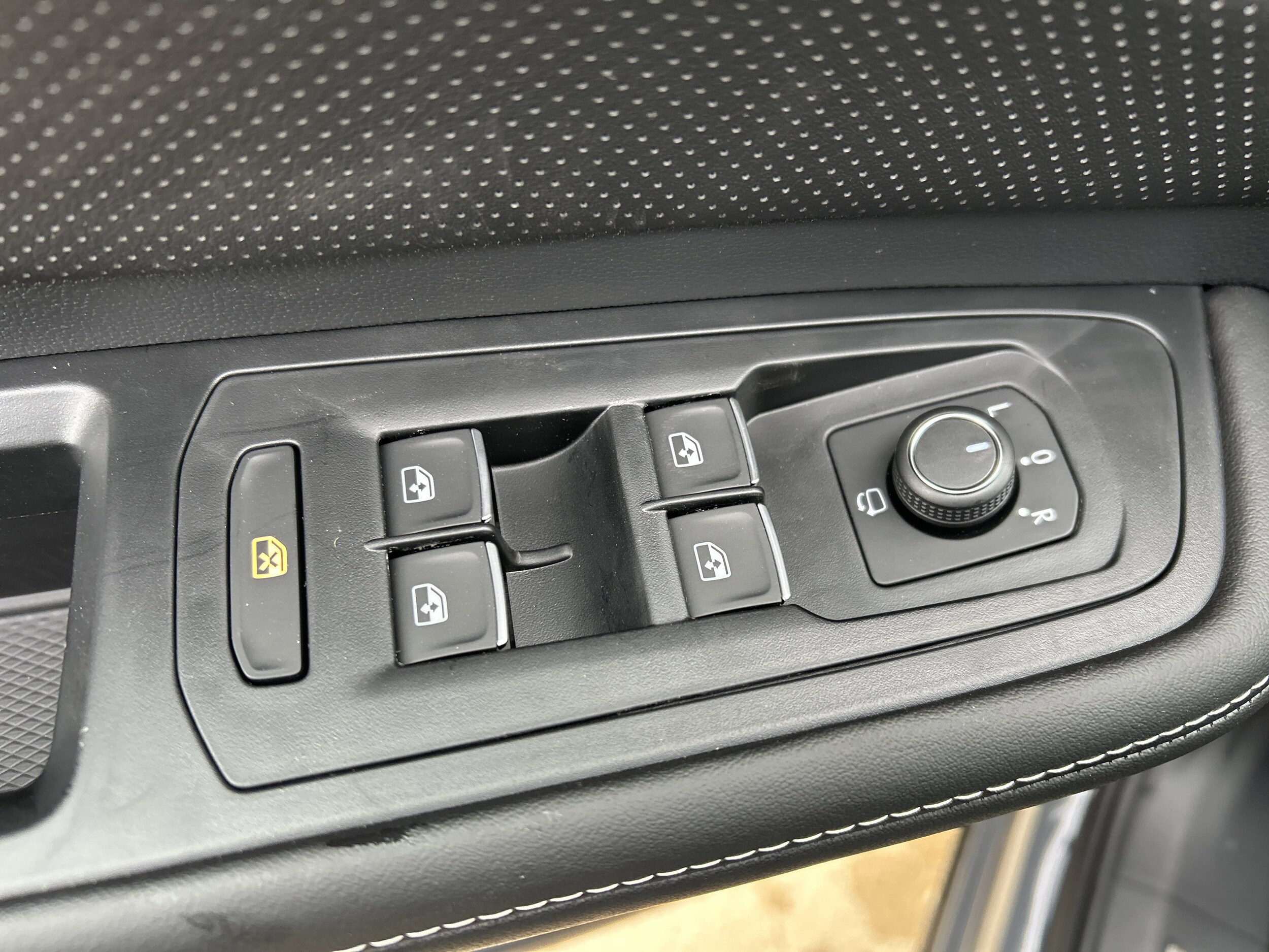 2026 Volkswagen Atlas Cross Sport SEL Premium R-LINE - Photo 11